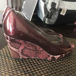 Bandolino- Snake Skin Print Wedge